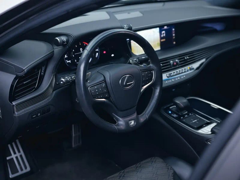 Lexus LS