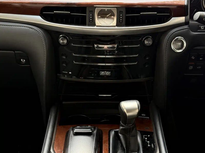 Lexus LX