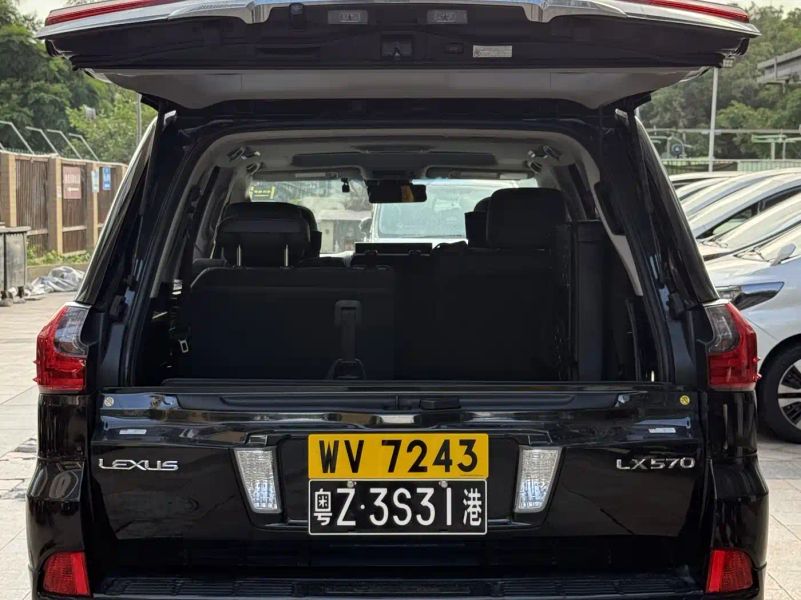 Lexus LX