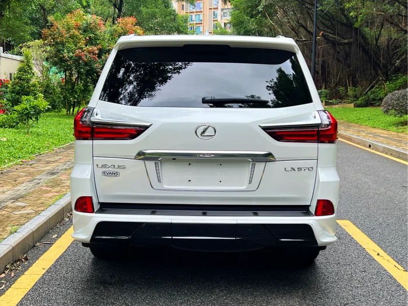 Lexus LX