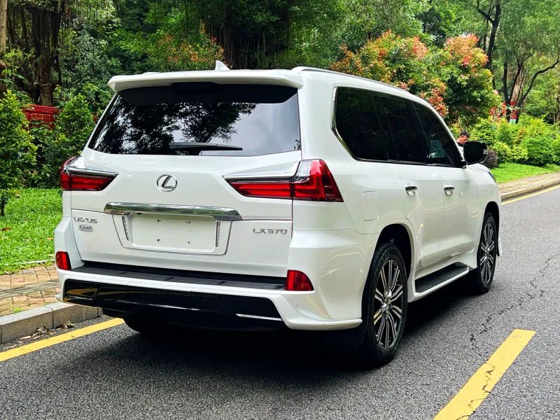 Lexus LX