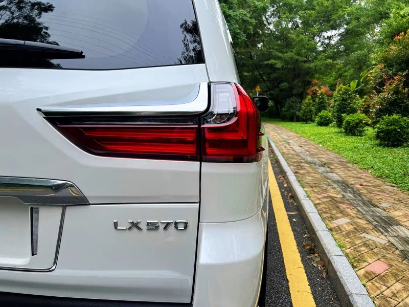 Lexus LX