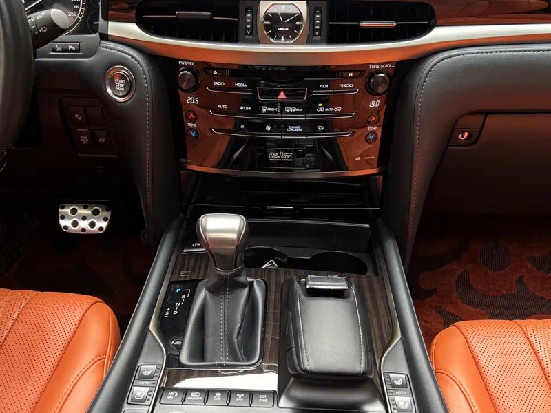 Lexus LX
