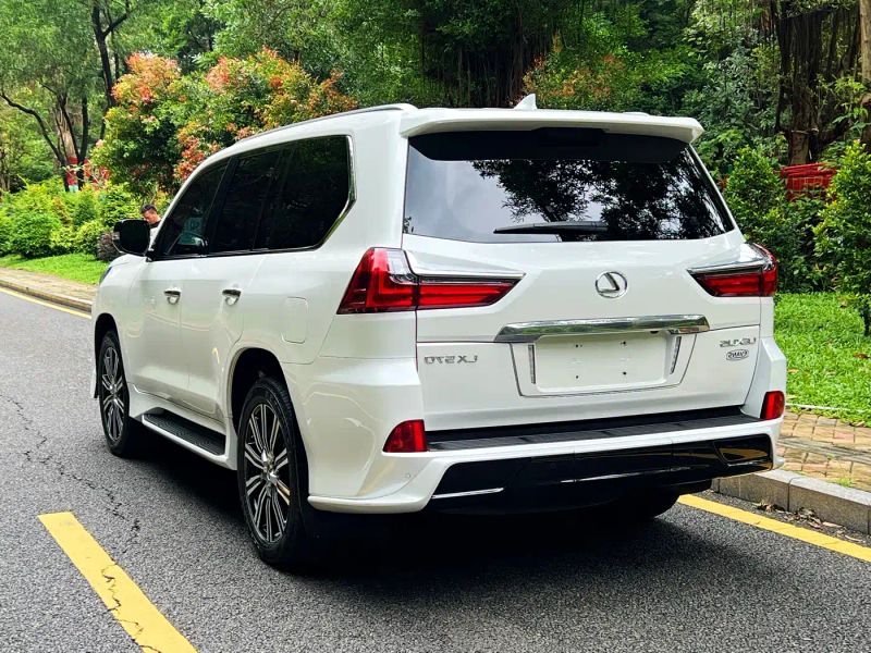 Lexus LX