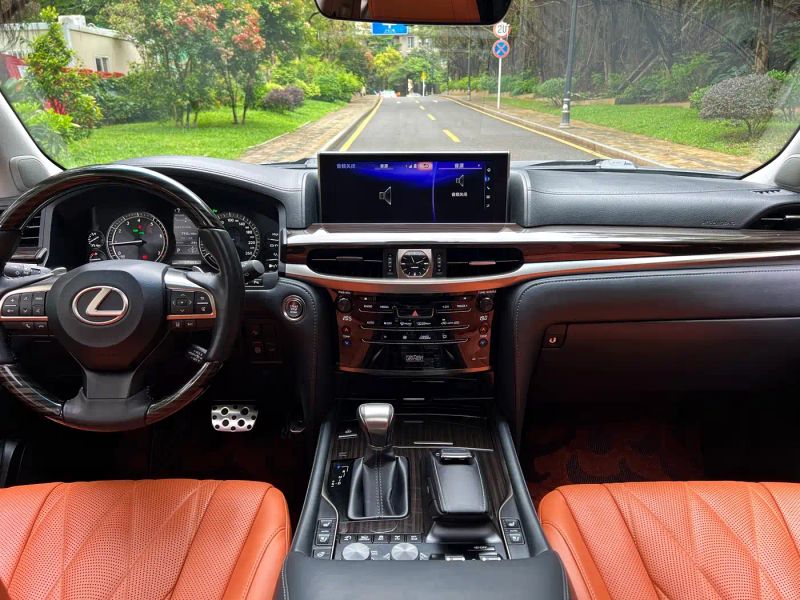 Lexus LX