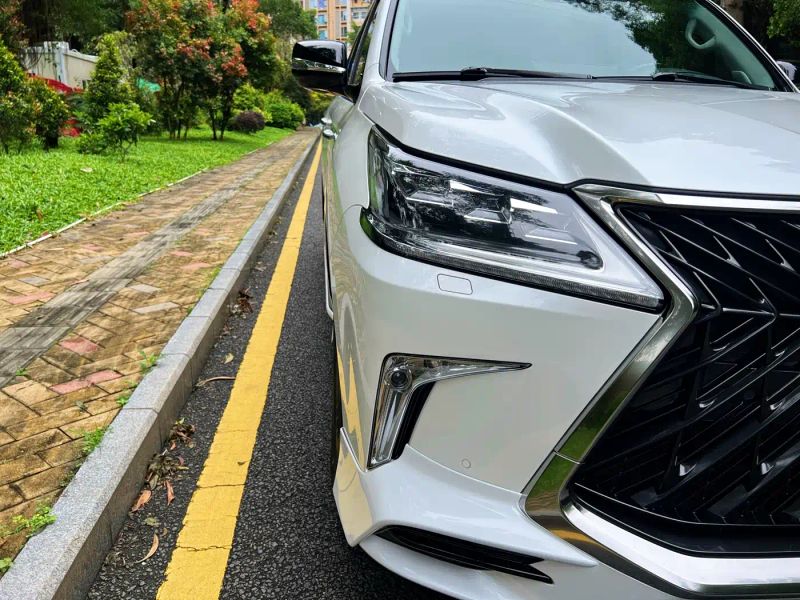 Lexus LX