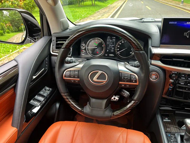 Lexus LX