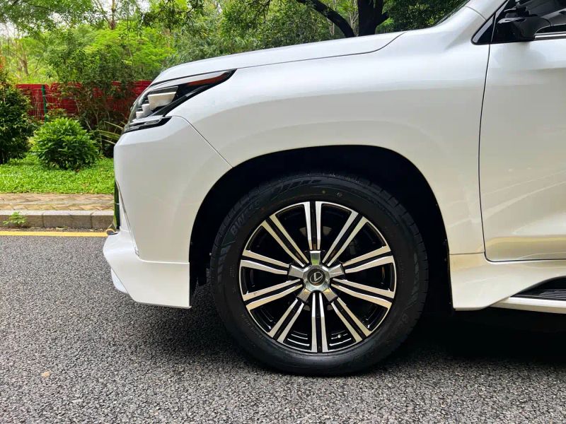 Lexus LX