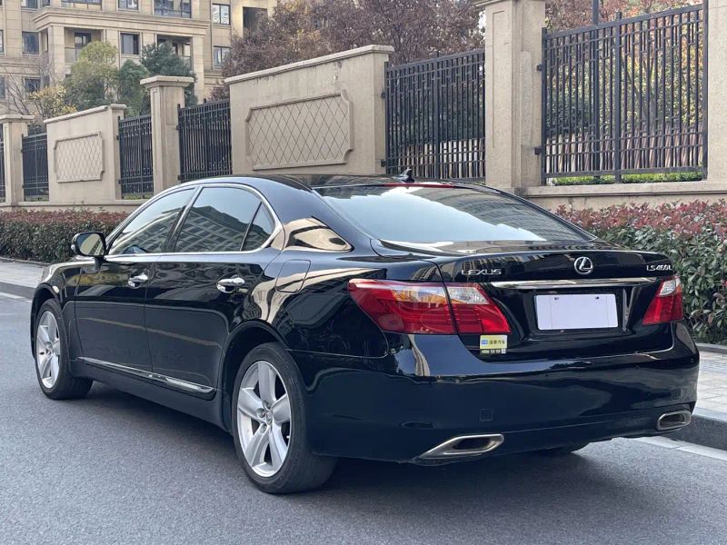 Lexus LS