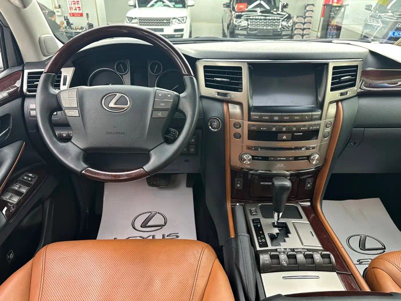 Lexus LX