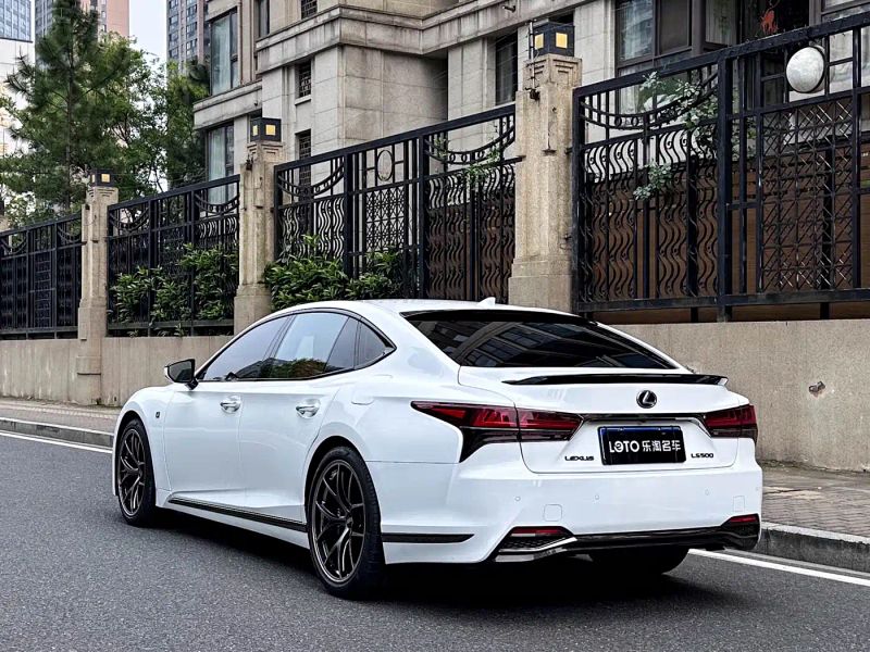 Lexus LS