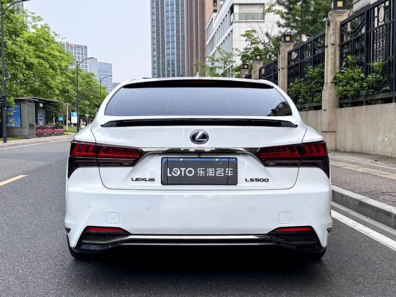 Lexus LS