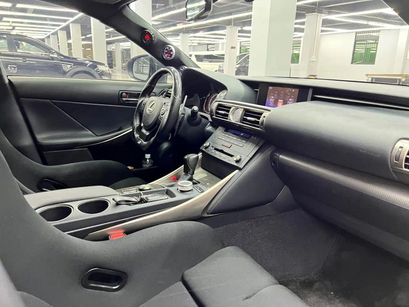 Lexus IS