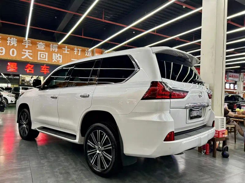 Lexus LX