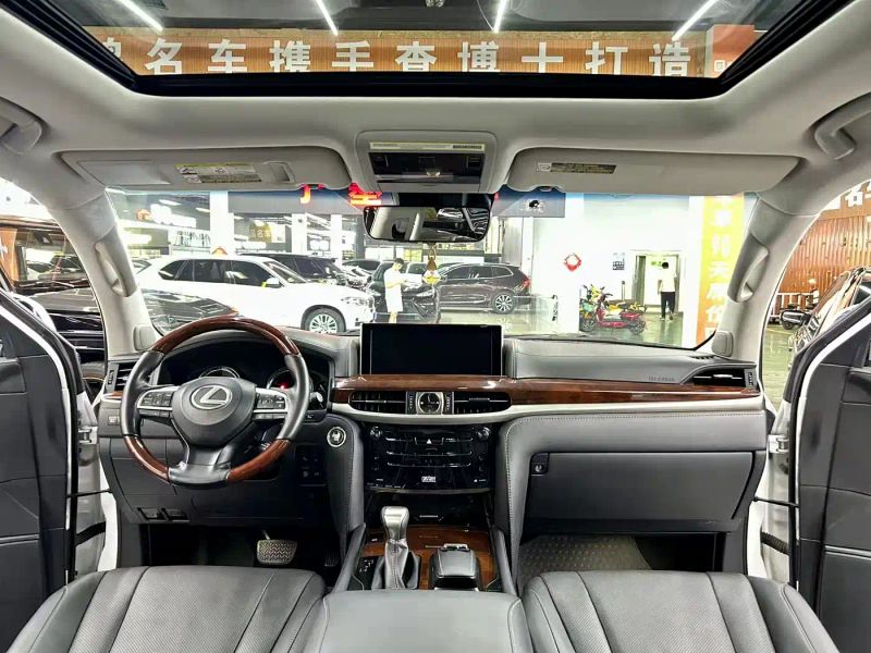 Lexus LX