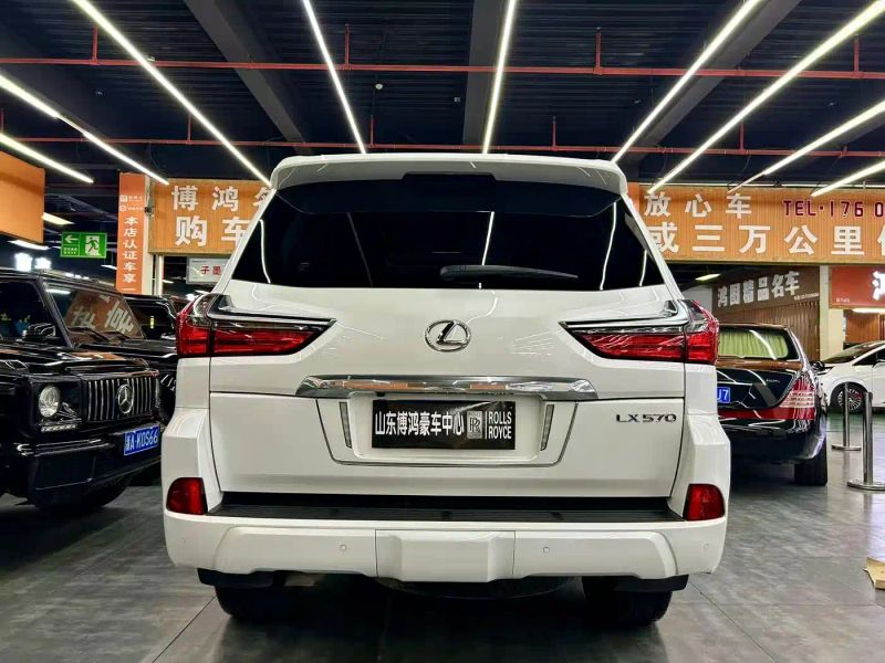 Lexus LX