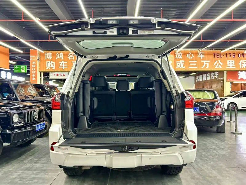Lexus LX