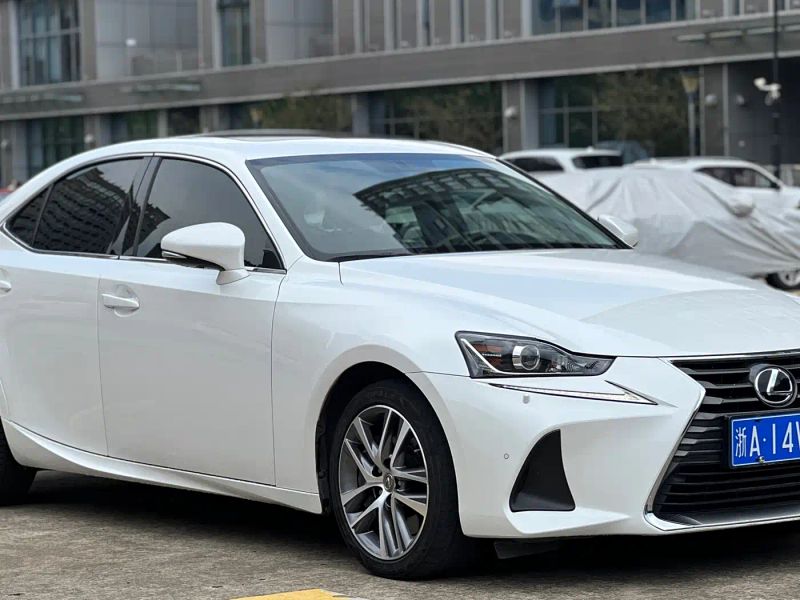 Lexus IS