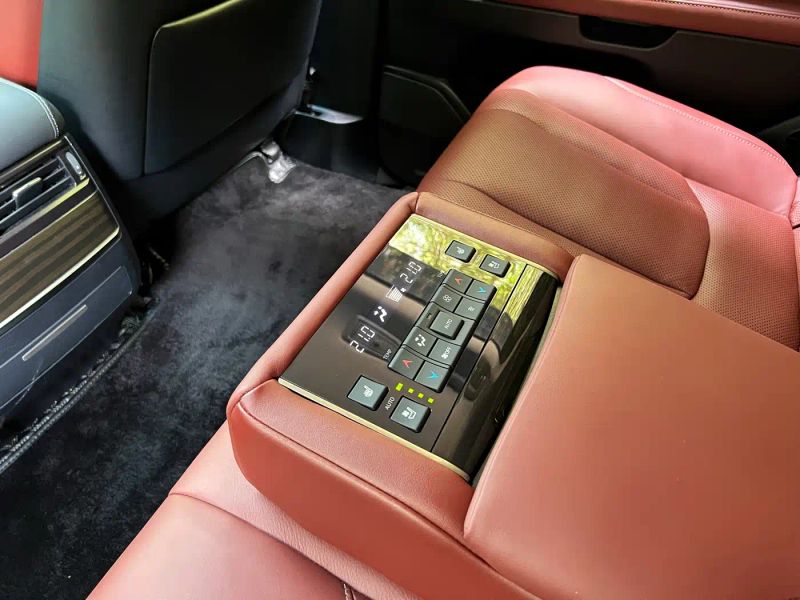 Lexus LX
