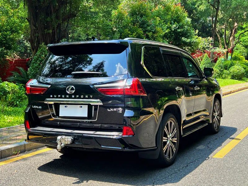Lexus LX