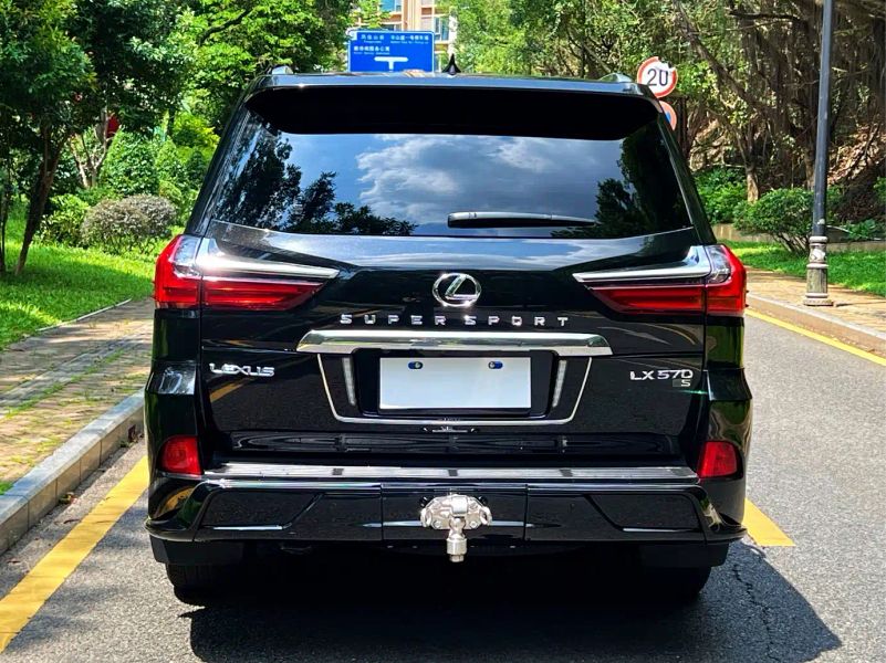 Lexus LX