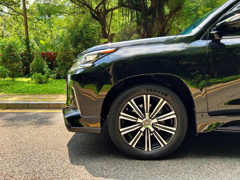 Lexus LX