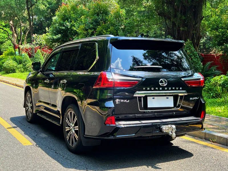 Lexus LX