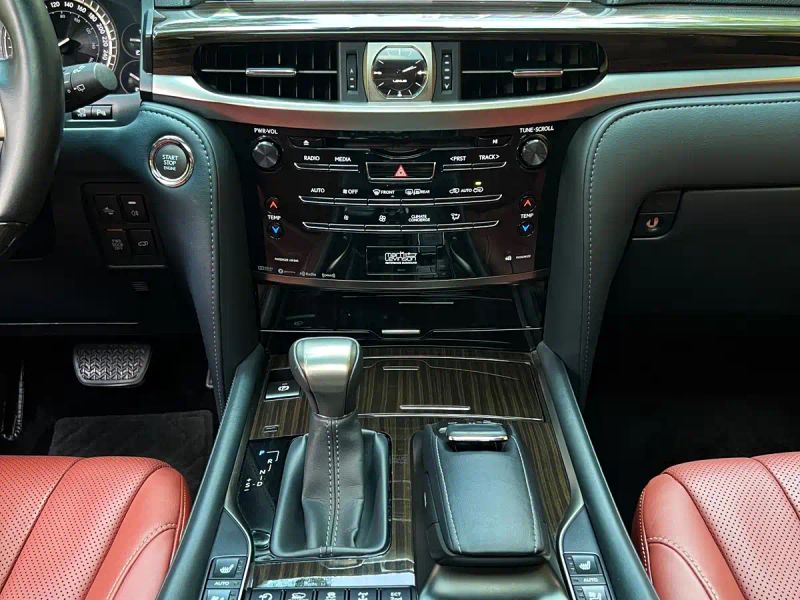 Lexus LX