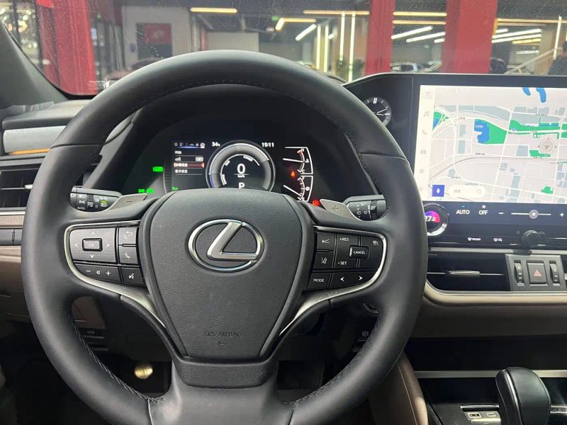 Lexus ES
