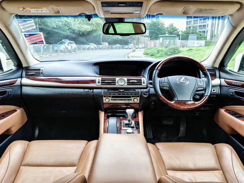 Lexus LS