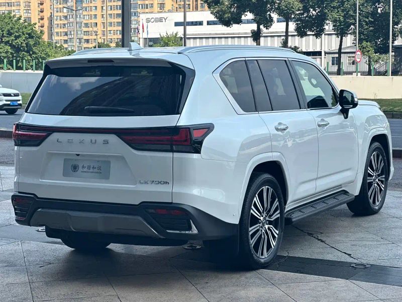 Lexus LX