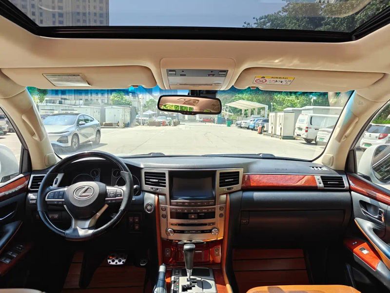 Lexus LX