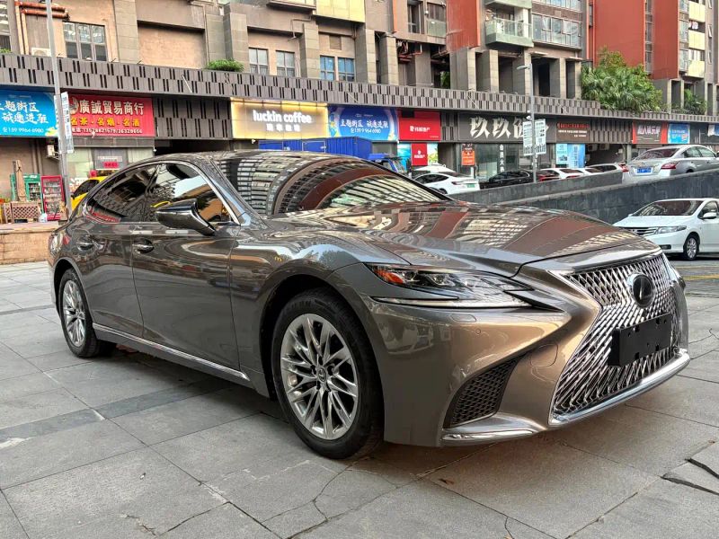 Lexus LS