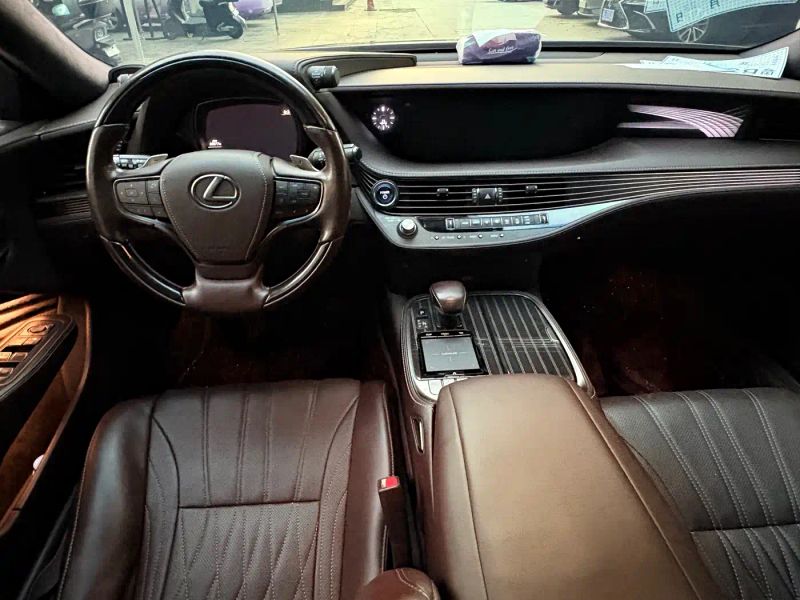 Lexus LS