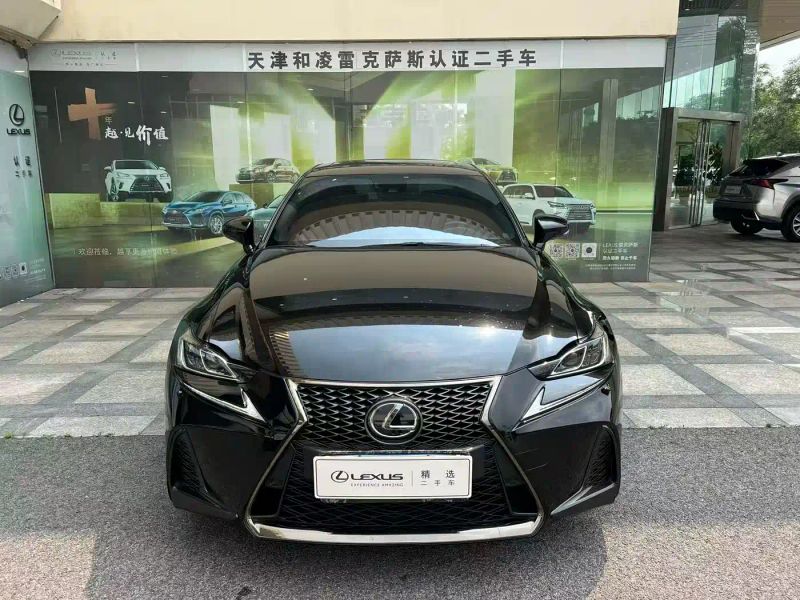 Lexus IS