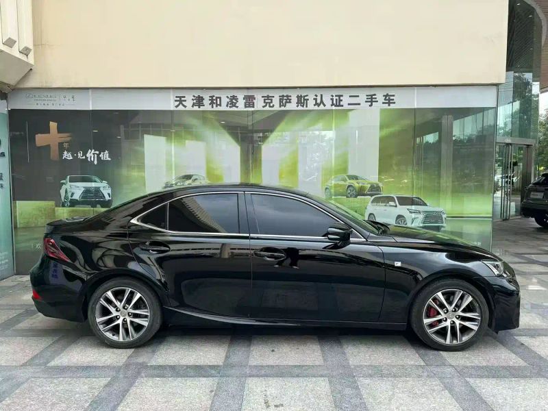 Lexus IS