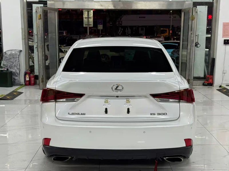 Lexus IS