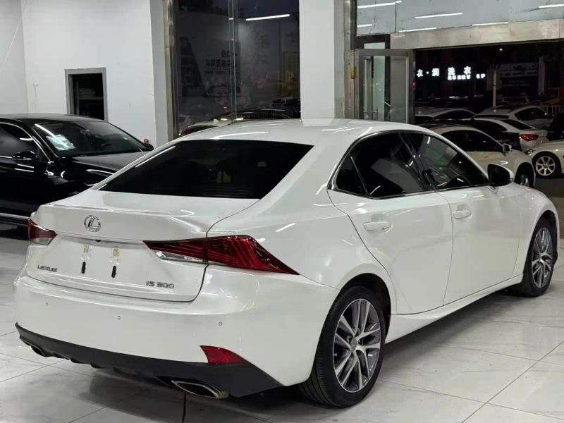 Lexus IS