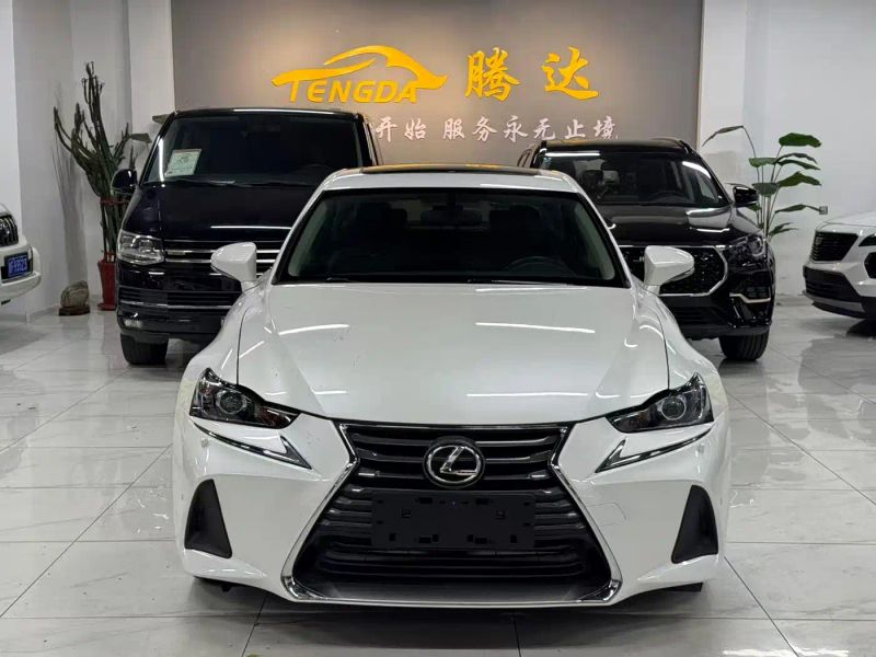 Lexus IS