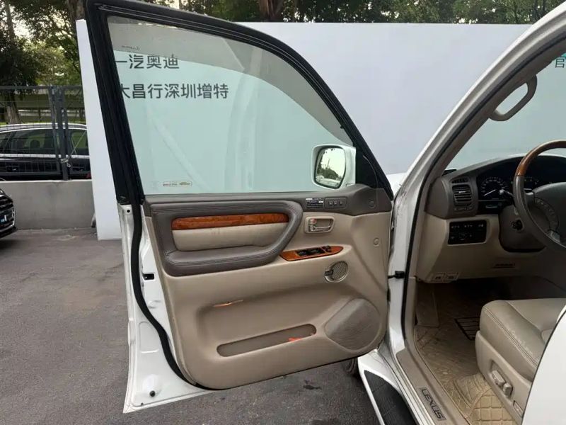 Lexus LX