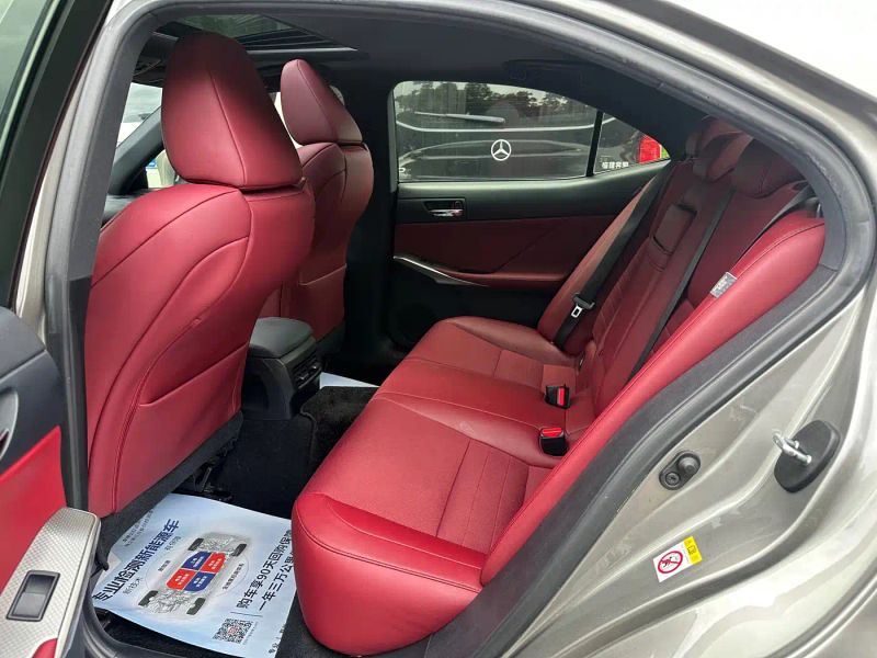 Lexus IS