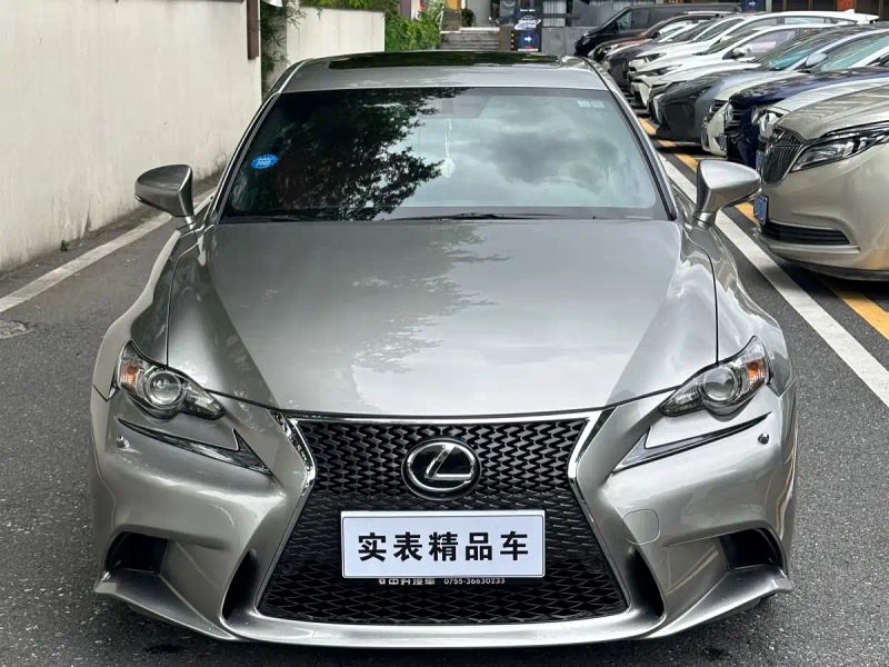 Lexus IS