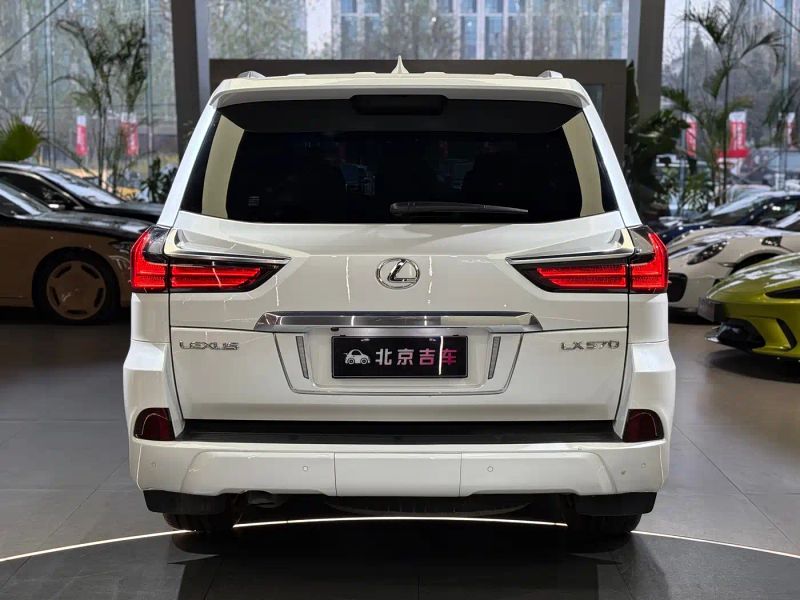 Lexus LX