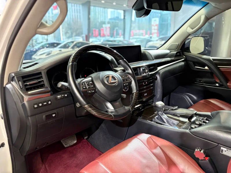 Lexus LX