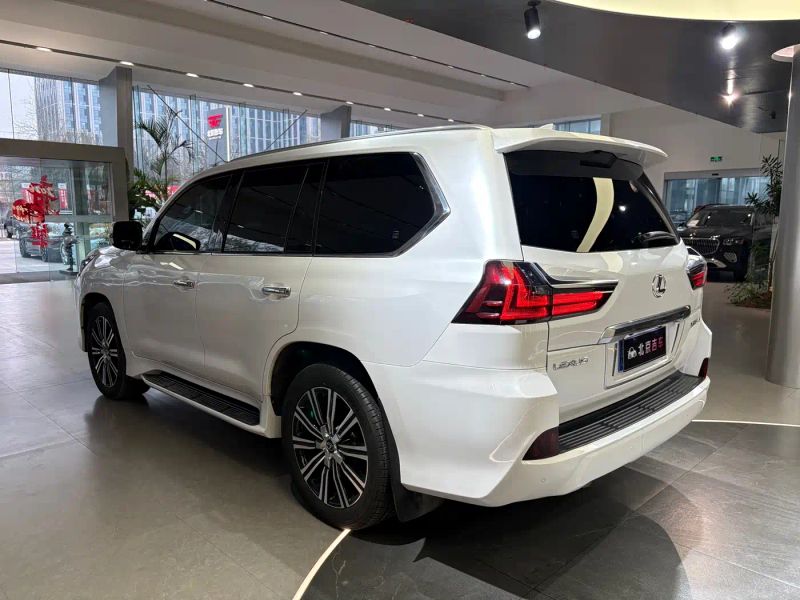 Lexus LX