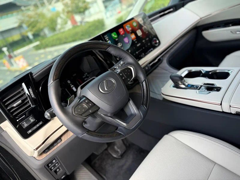 Lexus LM