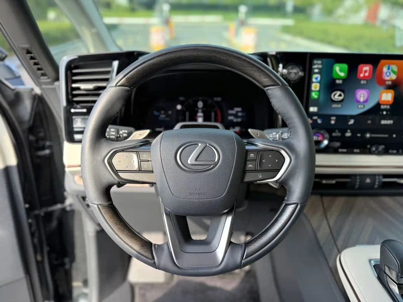 Lexus LM