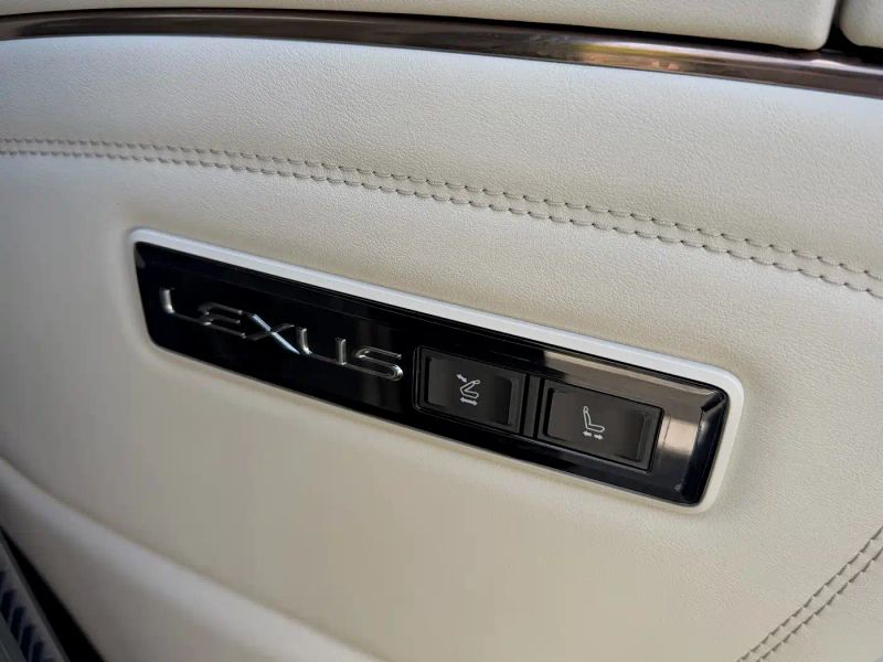 Lexus LM