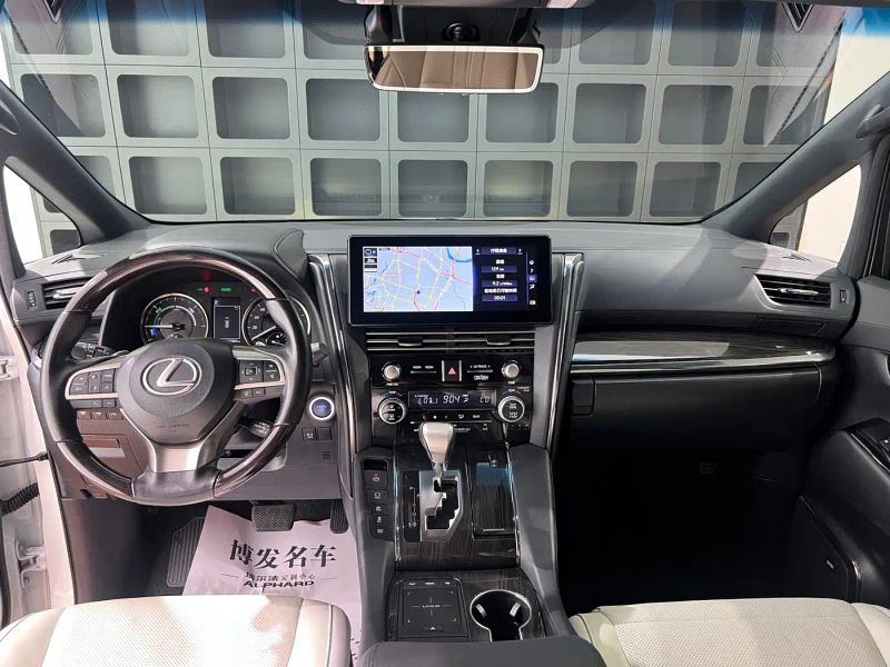 Lexus LM