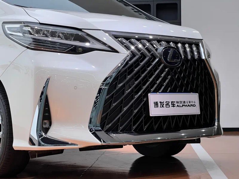 Lexus LM